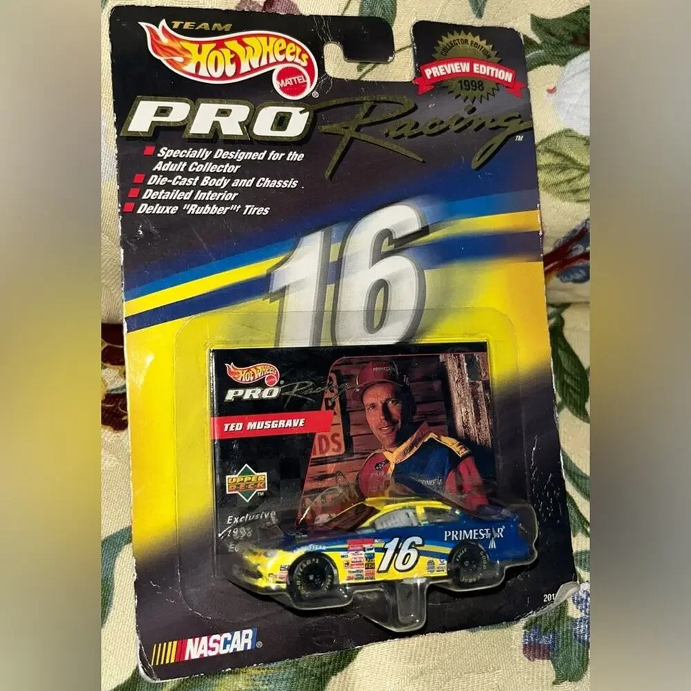 NIB! Hot Wheels Pro Racing Trading Paint NASCAR #16 Ted Musgrave 1998